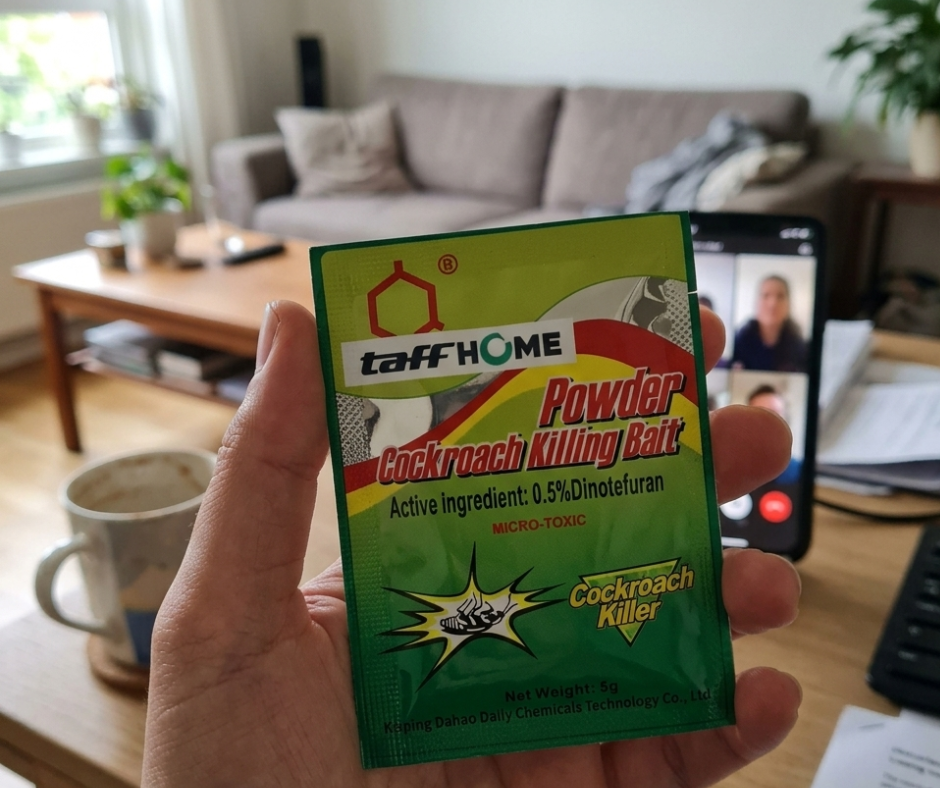 Produk TaffHOME dipegang di rumah